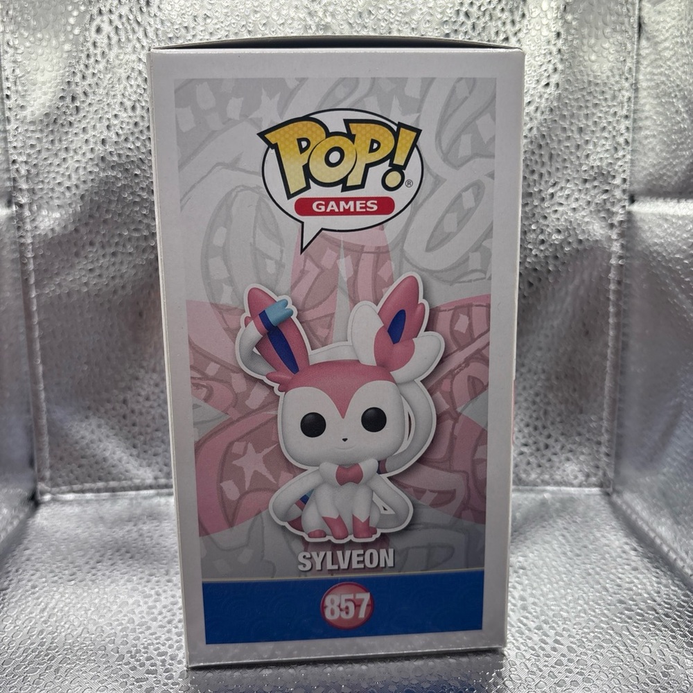 Funko Pop! Vinyl: Sylveon Pokémon Game Figure #857 - Picture 2 of 6